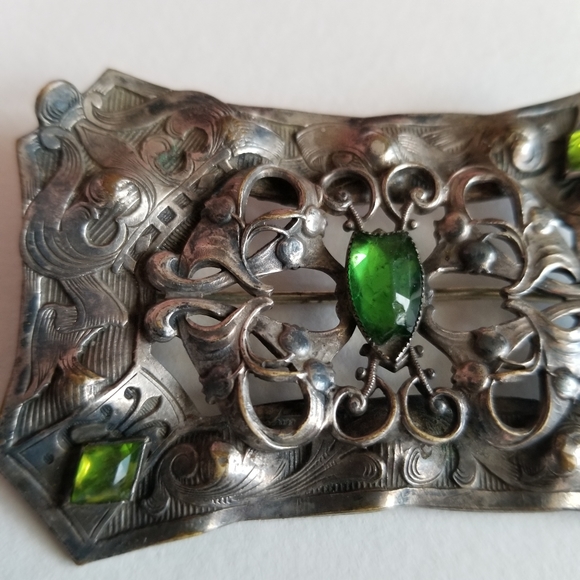Antique brooch sash pin faux buckle green silver tone Edwardian C clasp - Picture 8 of 15
